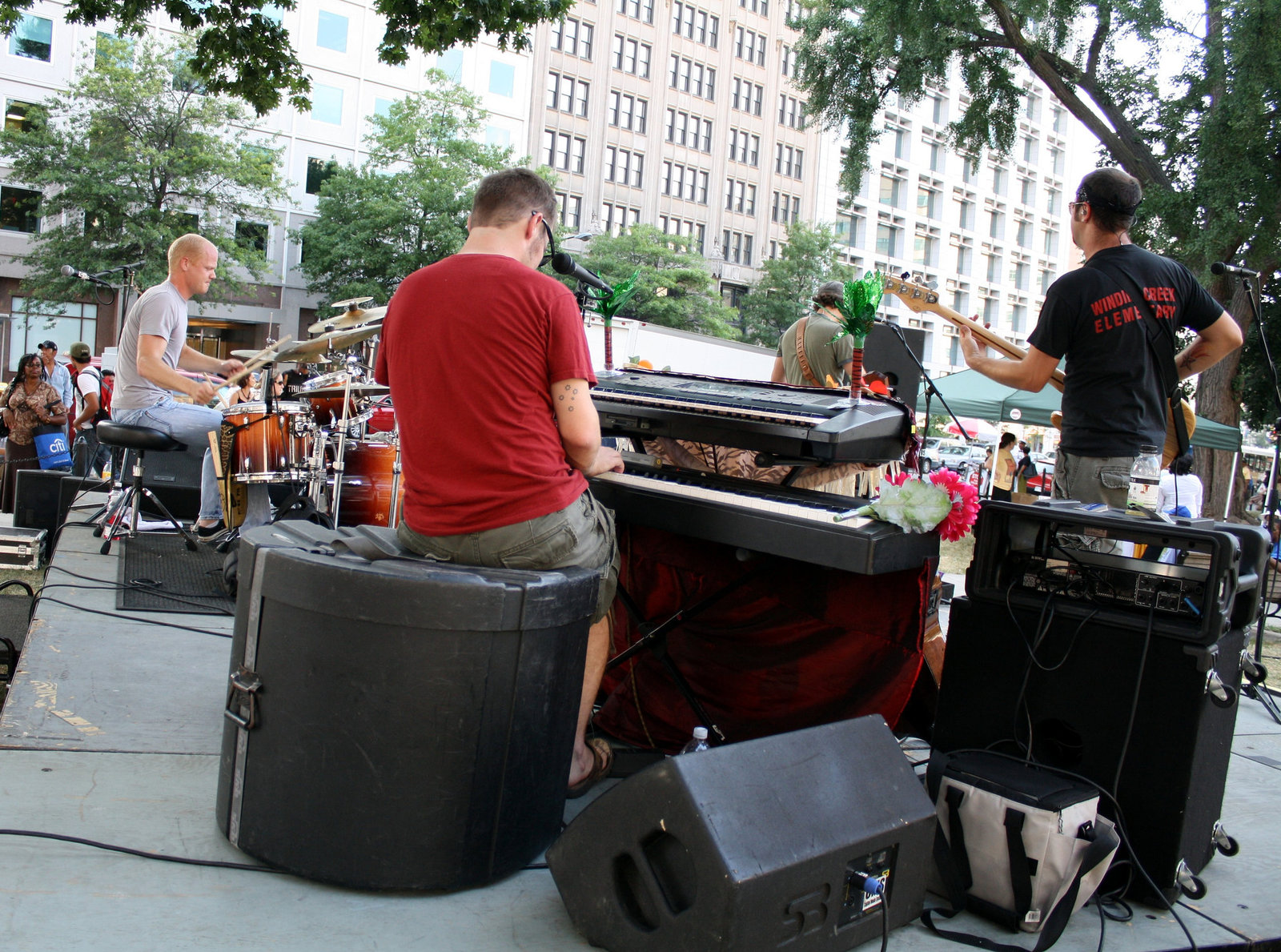 RoadSoda.Sounds.FarragutSquare.NW.WDC.16July2009