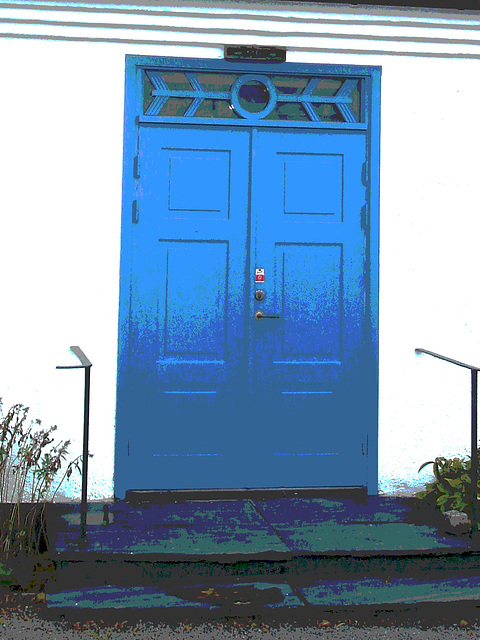 La porte bleu du Viking à la barbe bleue....Blue door house -  Båstad.  Suède - Sweden.  21-10-08 - Postérisée