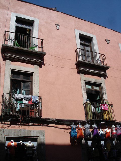 4 balcons / 4 balconies