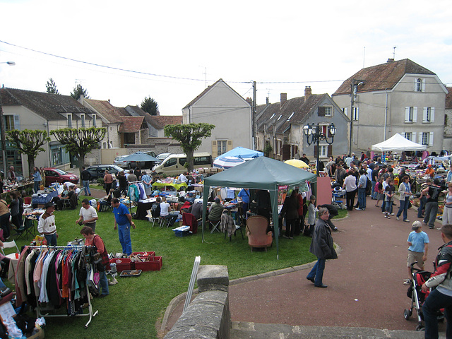 Vide-greniers - 1er mai 2009