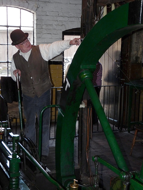 Demonstrating the Steam Winding Engine