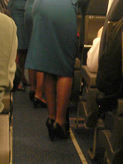 KLM flight attendants in high heels / Hôtesses de l'air  de KLM en talons hauts - Correction gamma +.