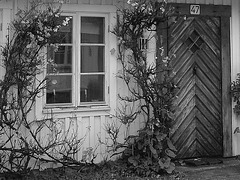 Maison / House  No-47  .  Båstad .  Suède / Sweden.  21-10-2008 - N & B