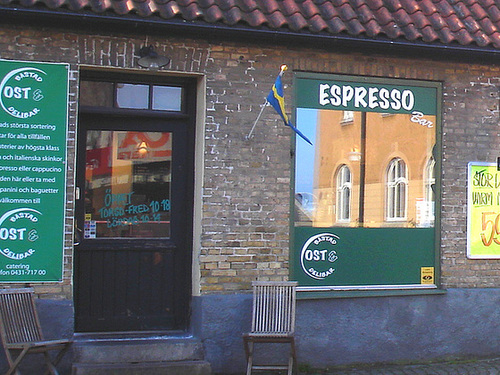 Espresso window area - Zone de la fenêtre expressive -  Båstad  /  Suède - Sweden.   25 octobre 2008-  Espresso réflectif