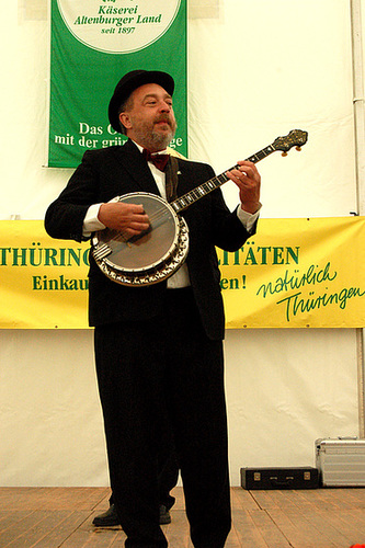 "Hallo kleines Fräulein" "Halo, sinjorineto!"