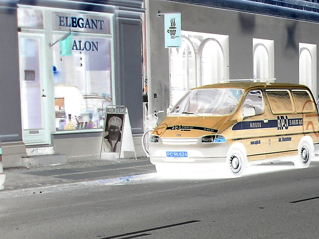 Camion bleu APJ  - Copenhague  / 20 octobre 2008- Negative effect / Effet de négatif