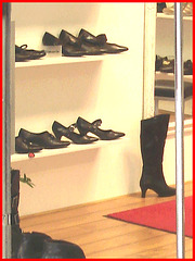 Lèche-vitrines podoérotique / Bagalarm welcoming sexy footwears store -  Ängelholm  /  Suède - Sweden.  23 octobre 2008.