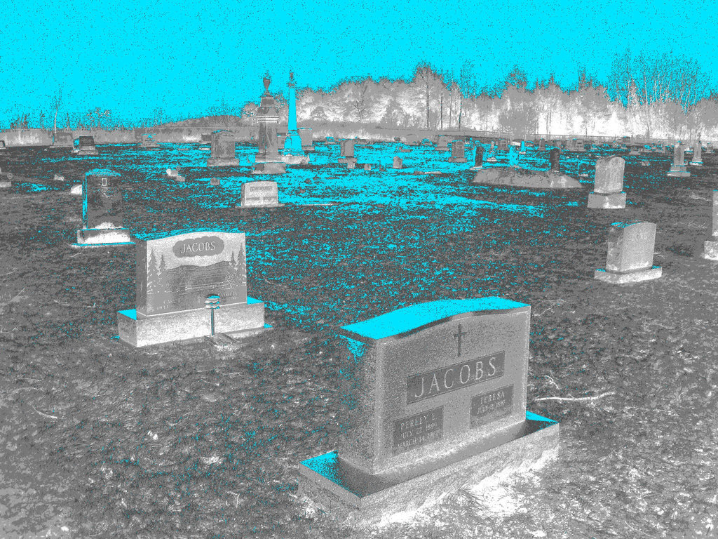 Mountain view cemetery. Saranac lake area.  NY. USA . March 29th 2009-  Jacobs & Jacobs .  N & B en négatif.