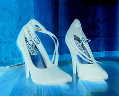 Elsa's friend high heels shoes with permission -  Les talons hauts de l'amie de Elsa avec permission -  Janvier / January 2009- Effet de négatif