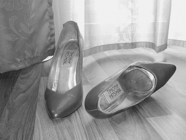 Elsa's friend high heels shoes with permission -  Les talons hauts de l'amie de Elsa avec permission -  Janvier / January 2009-   B & W