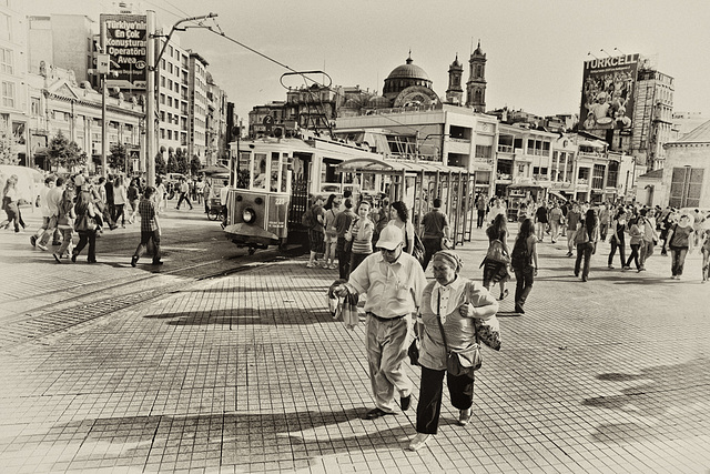 Taksim Meydani - shadows