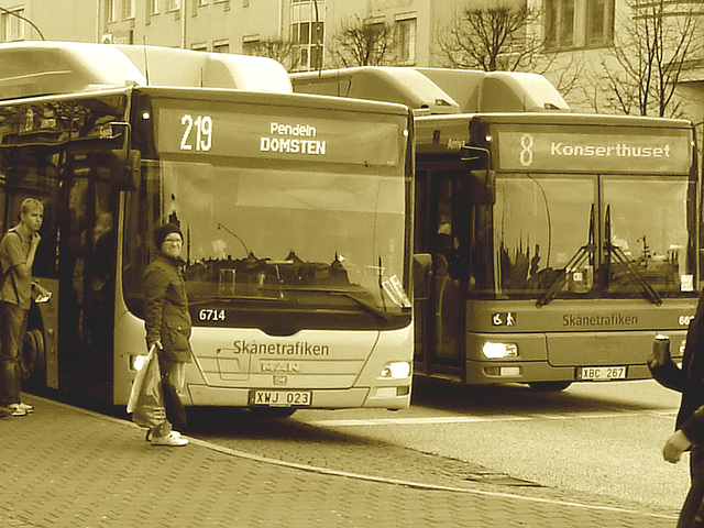 Bus suédois / Swedish buses - Helsingborg / Suède - Sweden.  22 octobre 2008  -  Sepia