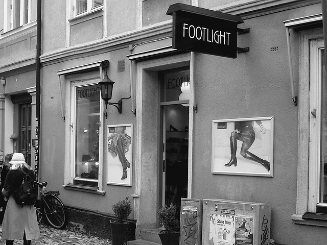 Façade podoérotique / Footlight store podoerotic façade  -  Helsingborg / Suède - Sweden.  22 octobre 2008- N & B