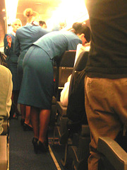 KLM flight attendants in high heels / Hôtesses de l'air  de KLM en talons hauts - Version éclaircie.