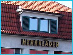 Herrkläder building -  Båstad  /  Suède - Sweden.  25 octobre 2008 - Herrlläder window & shutters - Fenêtres & volets.