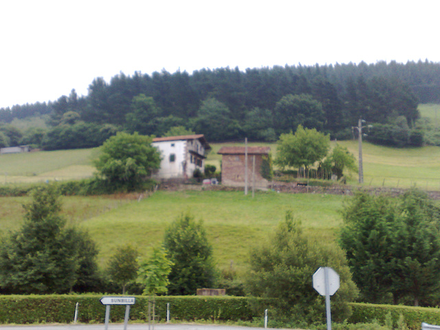 Navarra: caseríos en Sunvilla.