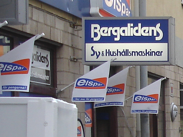 Façade publicitaire ostentatoire / Elspar bergalidens advertising façade  -  Helsingborg  /  Suède - Sweden.  22 octobre 2008