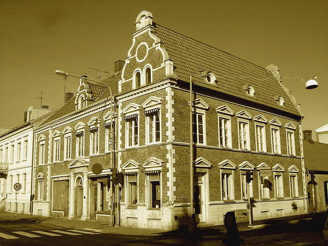 Architecture typiquement suédoise / Fonus typical Swedish building - Ängelholm / Suède - Sweden.  23 octobre 2008- Sepia