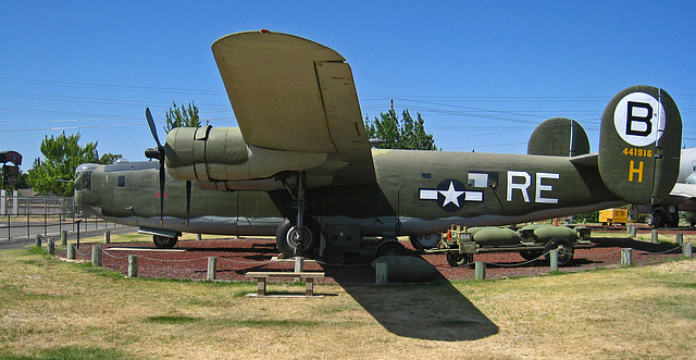 Consolidated B-24M Liberator (2948)