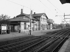 Gare de Ängelholm en Suède -  Ängelholm's train station in Sweden - 23 octobre 2008 - B & W / N & B