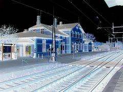 Gare de Ängelholm en Suède -  Ängelholm's train station in Sweden - 23 octobre 2008 - Effet de négatif