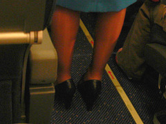 KLM flight attendant in high heels / Hôtesse de l'air  de KLM en talons hauts - Correctiion gamma niveau 2 et couleurs ravivées.
