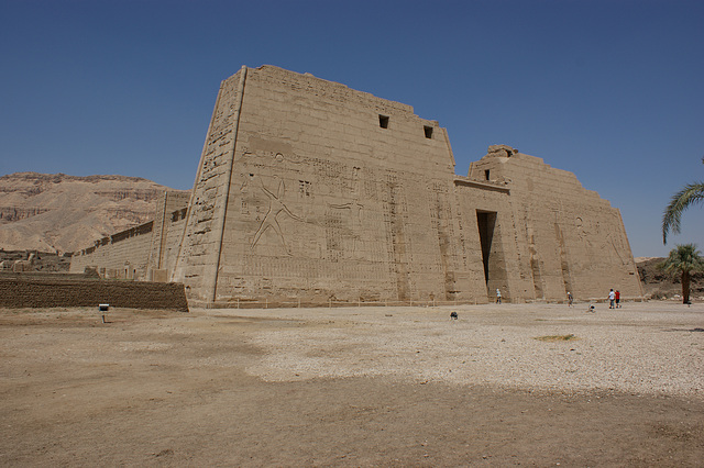 porte d'entrée du temple de Ramsés III