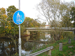 Pont et reflet de rivière - Bridge and river reflection