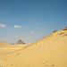 vue sur les pyramides depuis le désert