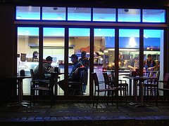 Appétit nocture tout en bleu /  Blue snack window.   Copenhague / Copenhagen.  25-10-2008