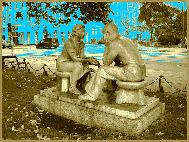 Conversation intime et amoureuse / Loving conversation /  Copenhague.  20 octobre 2008 .  Avec bleu photofiltré.