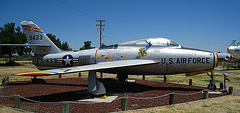 Republic F-84F Thunderstreak (3075)