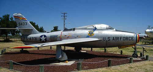 Republic F-84F Thunderstreak (3075)