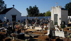 A-dos-Ruivos, cemetery