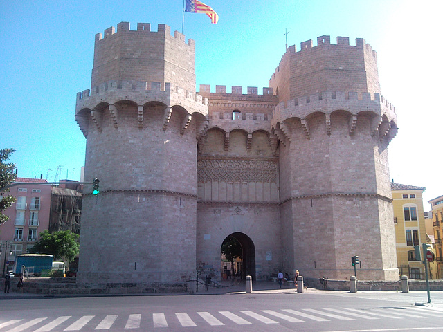 Valencia: torres de Serranos.