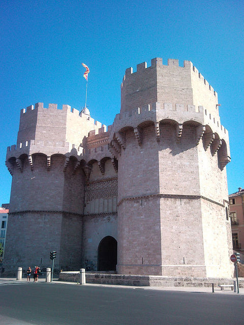 Valencia: torres de Serranos.