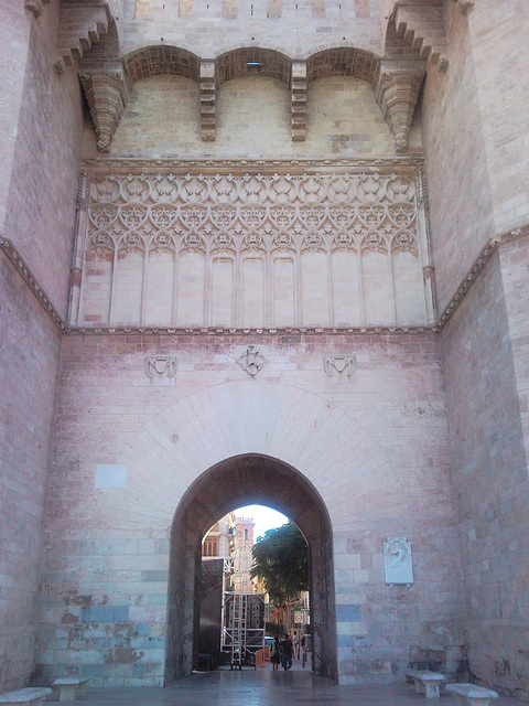 Valencia: torres de Serranos.