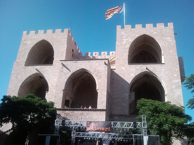 Valencia: torres de Serranos.