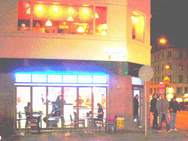 Appétit nocture tout en bleu /  Blue snack window.   Copenhague / Copenhagen.  25-10-2008 -  Éclaircissement saturé et couleurs ravivées