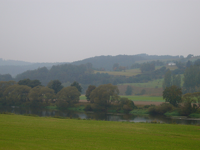 Herbstmorgen am Fluss