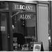 Vitrine elegant Alon / Elegant Alon store window -    Copenhague.   20-10-2008 - N & B