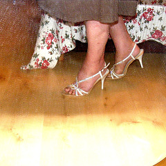 Mon amie adorée Christiane ( Krisontème)  avec permission /  My beloved friend Christiane with permission -  New wedding high heels sandals /  Nouvelles chaussures de mariage à talons aiguilles.