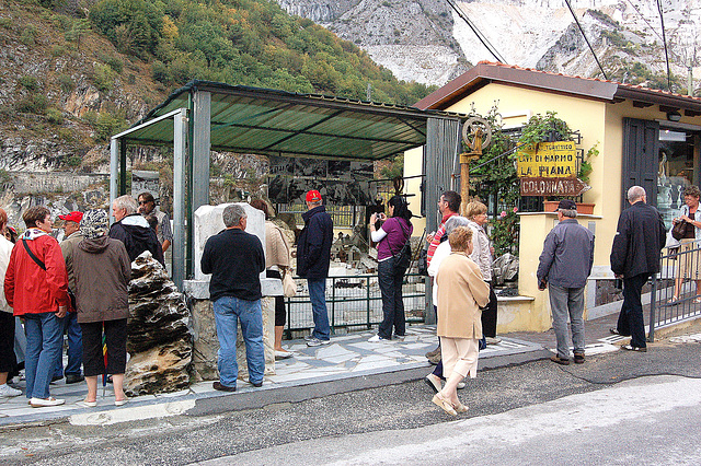 apud la marmorrompejo en Carrara - neben dem Marmorbruch in Carraras