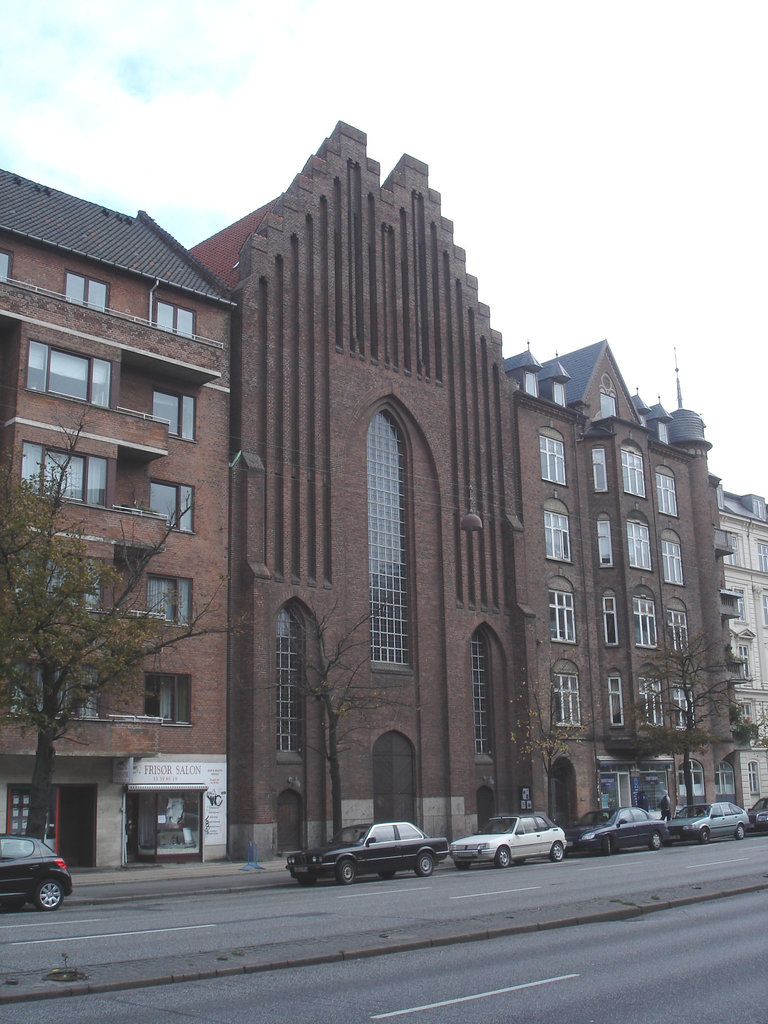 Salon de coiffure et église Viking / Frisor salon danish street church.  Copenhague, Danemark.   20-10-2008