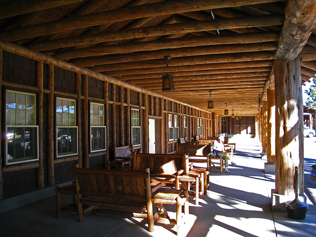 Old Faithful Lodge (3913)