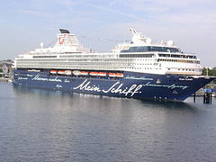 "Mein Schiff"  in Kiel