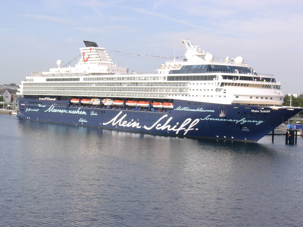 "Mein Schiff"  in Kiel