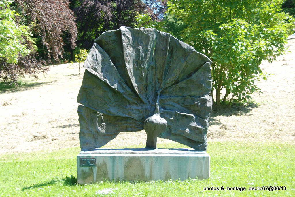 sculpture  le Paon