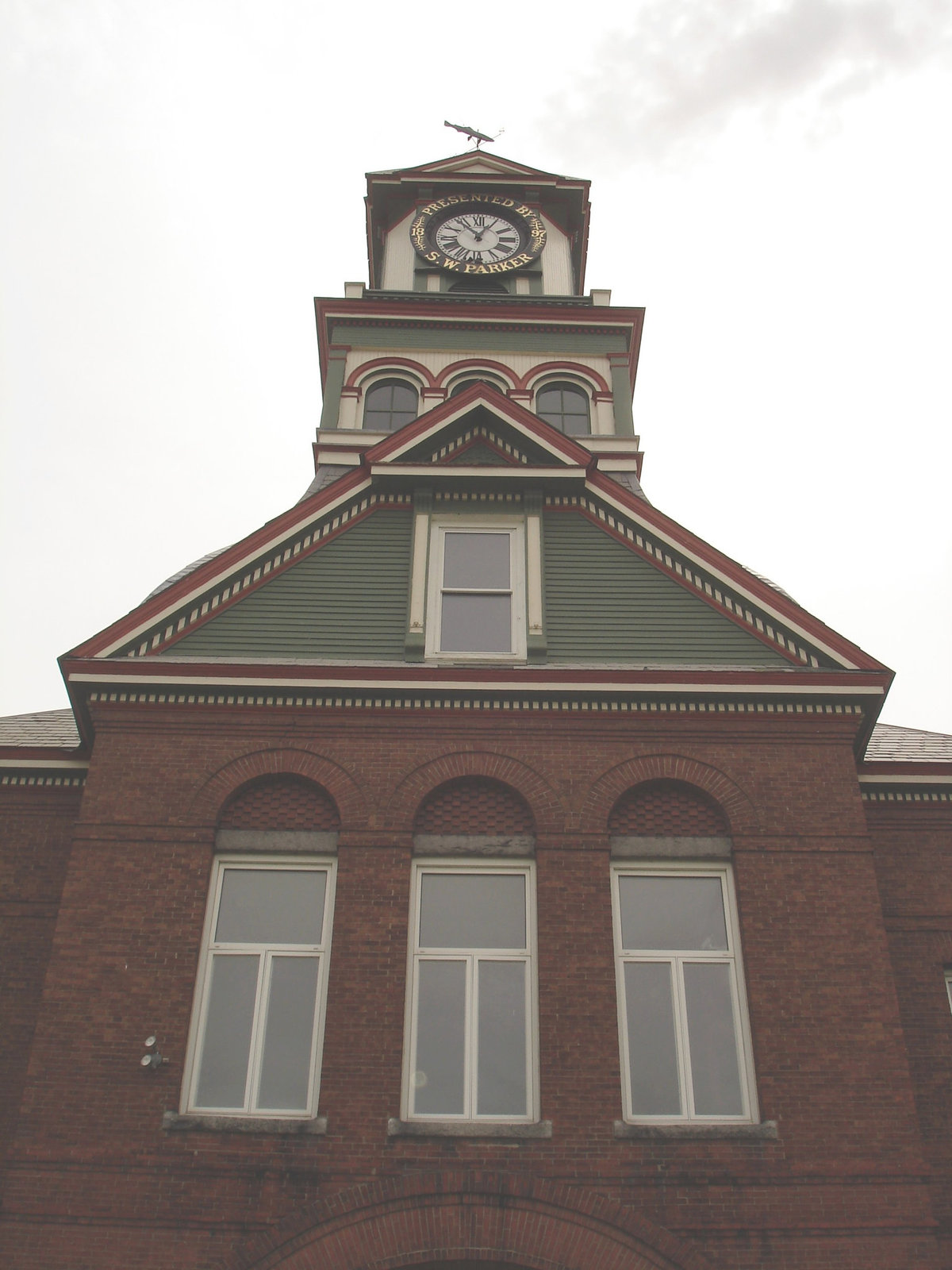 Palais de justice - Courthouse.  S.W. Parker time  /    Newport.  USA.  23 mai 2009