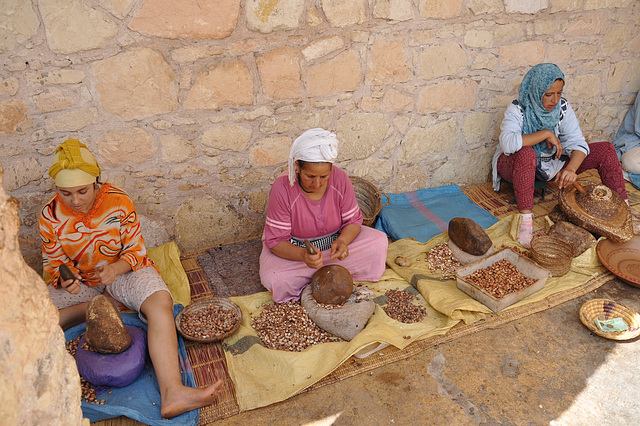 FABRICATION DE L'HUILE D'ARGAN